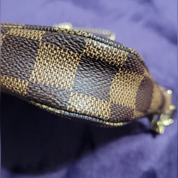 Louis Vuitton Bucket Pochette in Damier Ebene - Picture 9 of 12